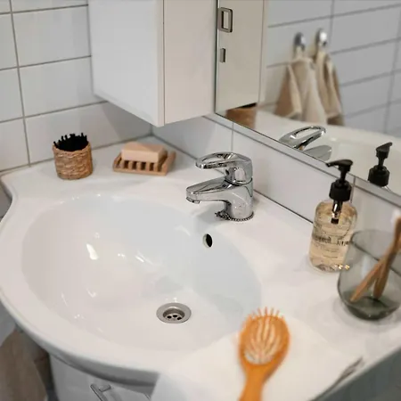 Apartment Roomsly - Bright Downtown With Rooftop Terrace *