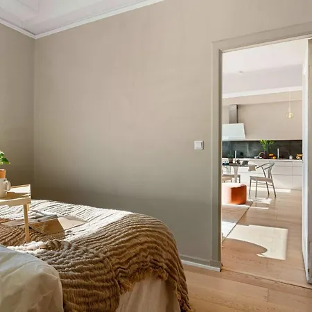 Roomsly - Bright Downtown With Rooftop Terrace