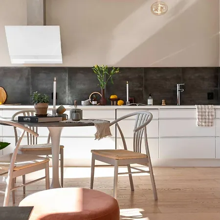 Roomsly - Bright Downtown With Rooftop Terrace